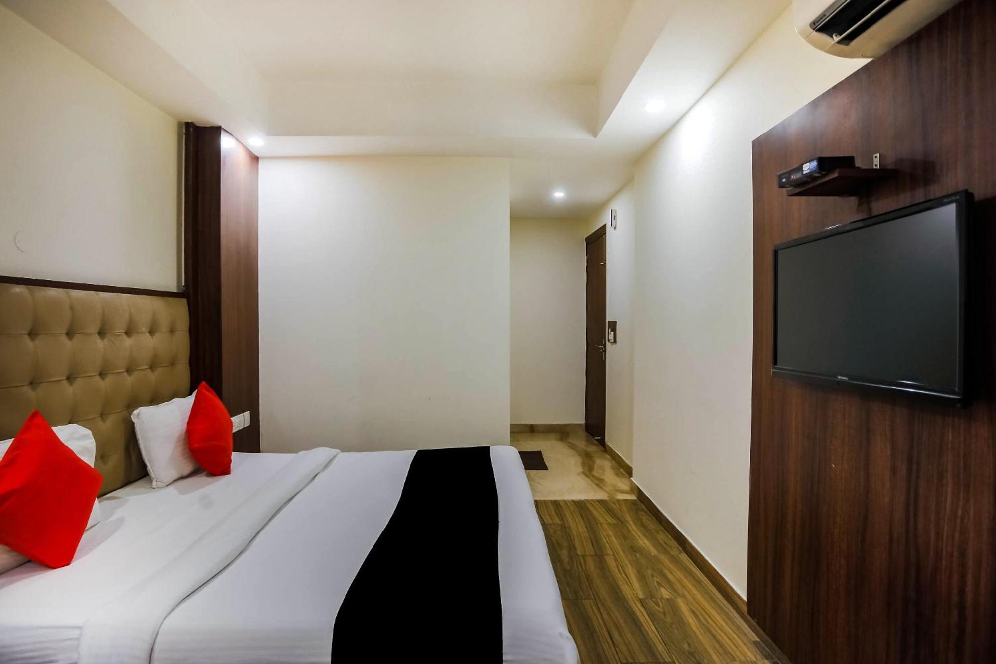 Collection O The Kailash Dev Hotel Нью-Дели Экстерьер фото