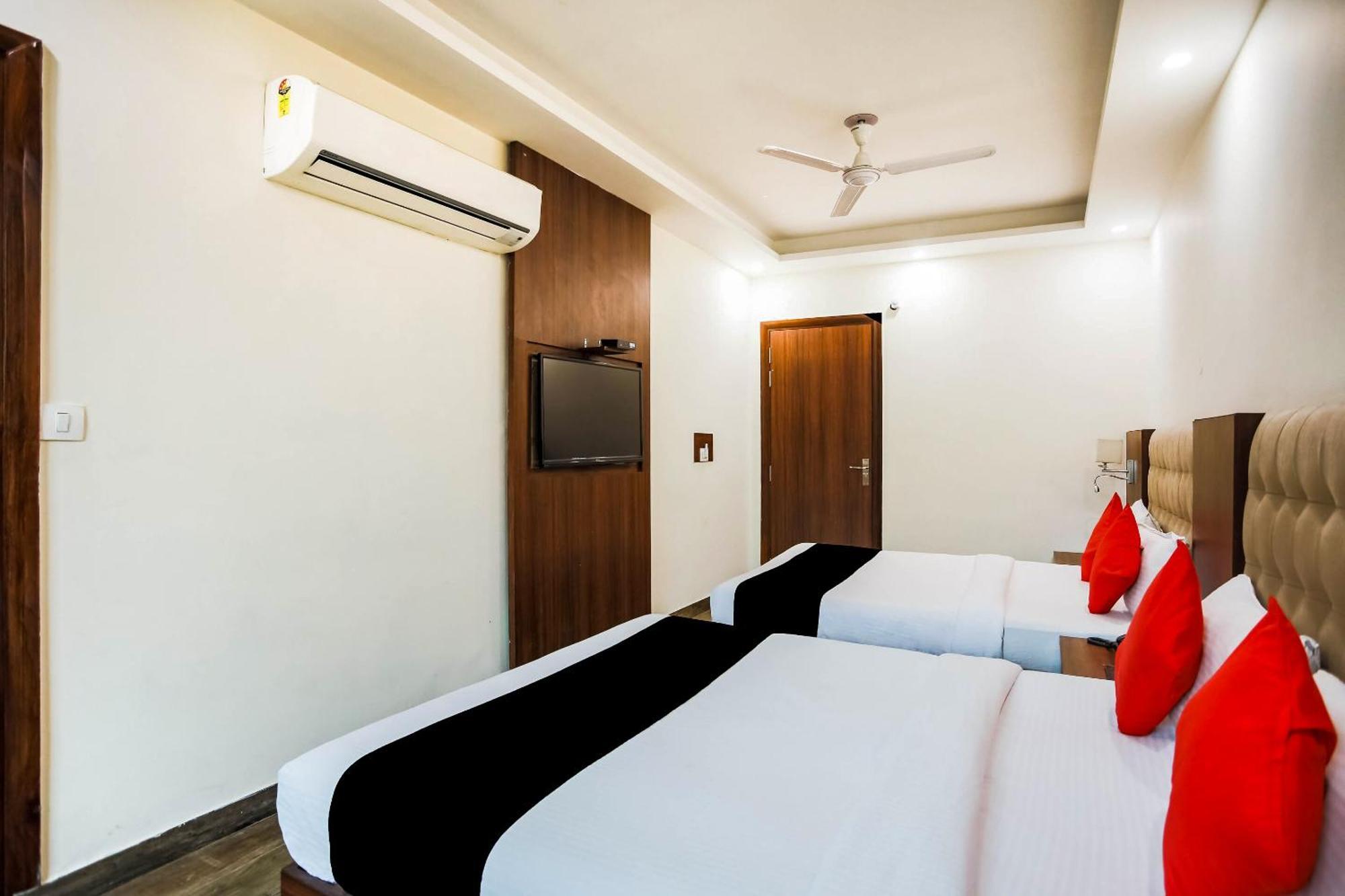 Collection O The Kailash Dev Hotel Нью-Дели Экстерьер фото