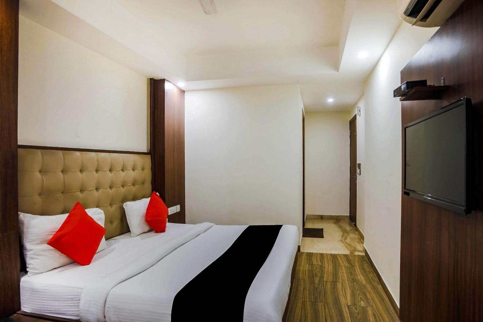 Collection O The Kailash Dev Hotel Нью-Дели Экстерьер фото