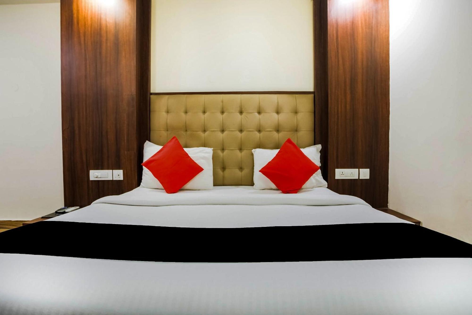 Collection O The Kailash Dev Hotel Нью-Дели Экстерьер фото
