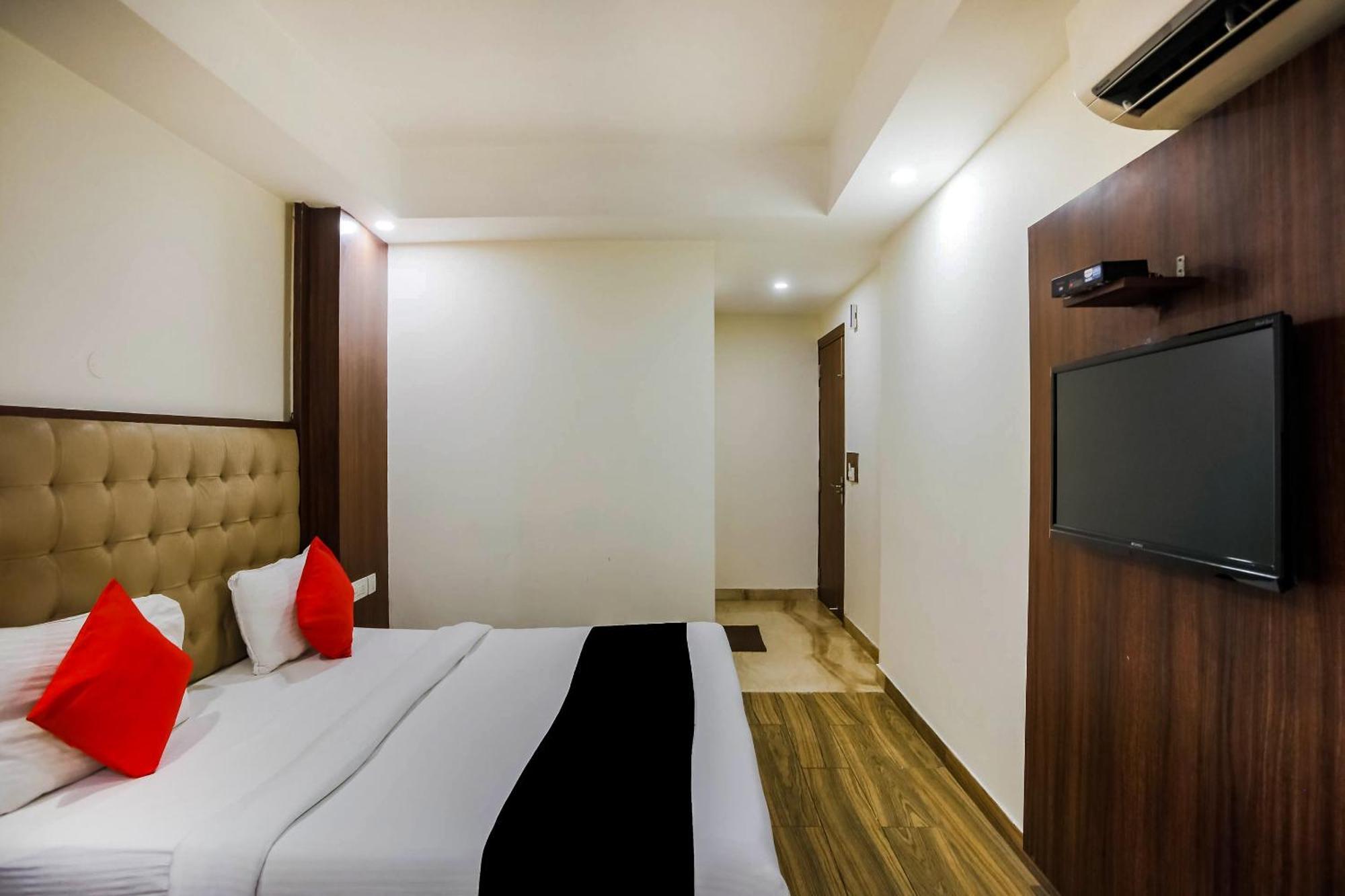 Collection O The Kailash Dev Hotel Нью-Дели Экстерьер фото