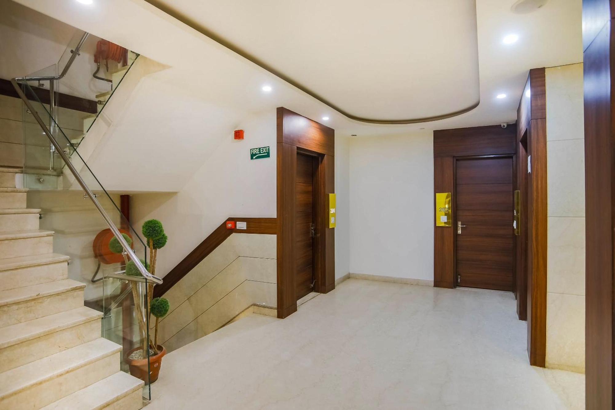Collection O The Kailash Dev Hotel Нью-Дели Экстерьер фото