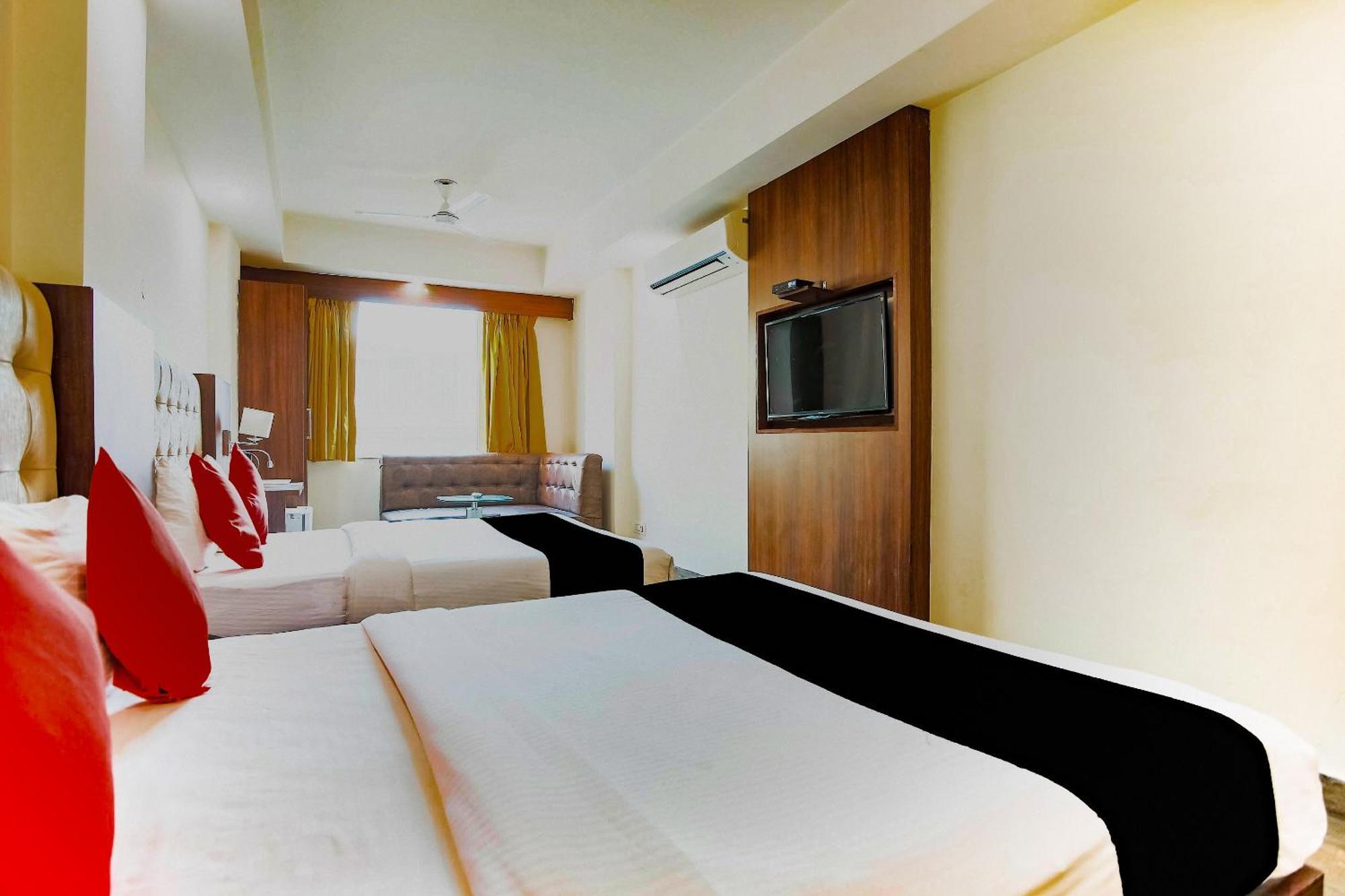 Collection O The Kailash Dev Hotel Нью-Дели Экстерьер фото