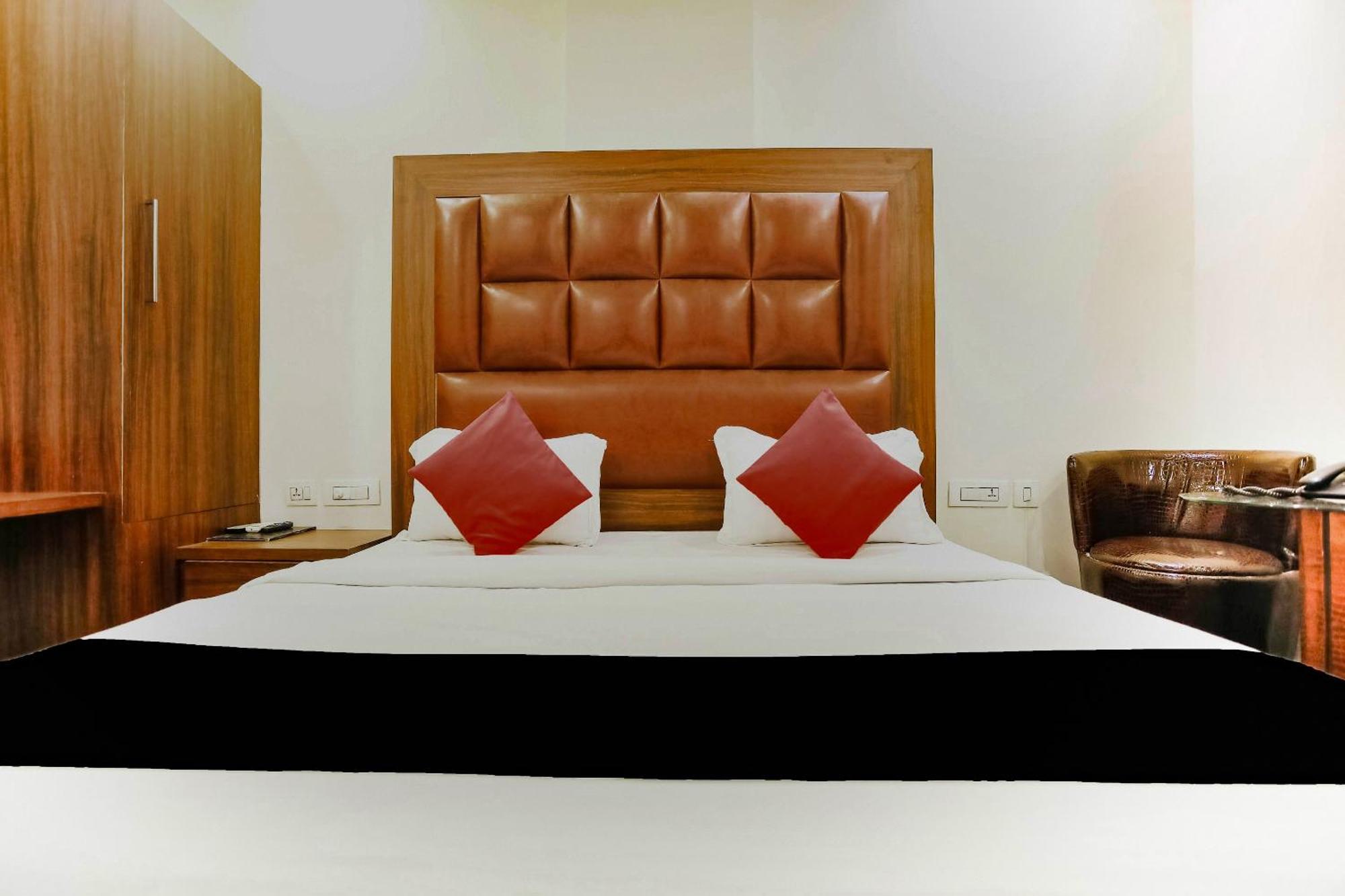 Collection O The Kailash Dev Hotel Нью-Дели Экстерьер фото